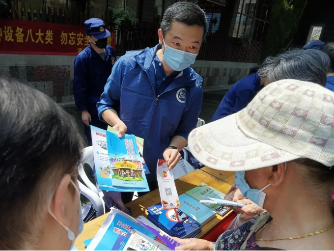杭州上城：夏日炎炎反邪教 文明清风入人心  反邪教宣传“八进”来喽432.png